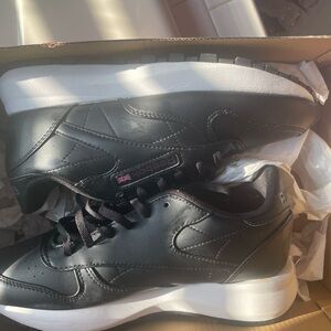 Reebok Classics Leather Size 6.5 Womens Black White/Sneakers Big Kid. Not worn.